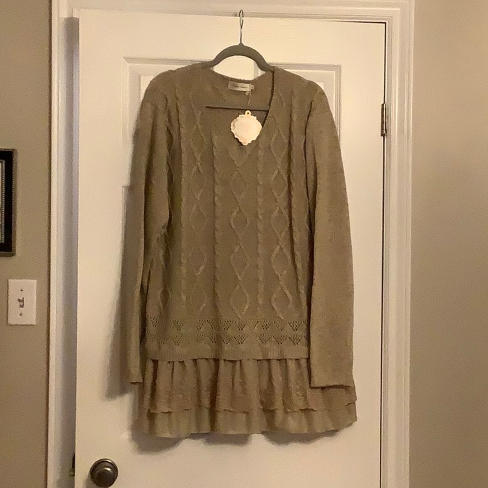 Plus Size Sweater with fooler lace bottom , NWT